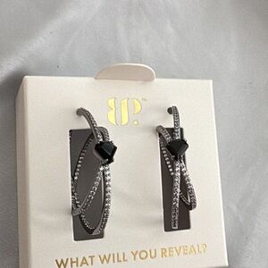 Source Unknown Twisted Silver and Black Gem Earrings